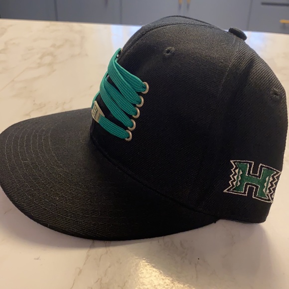 UH Manoa Omni hat 7 1/8 - Picture 3 of 8